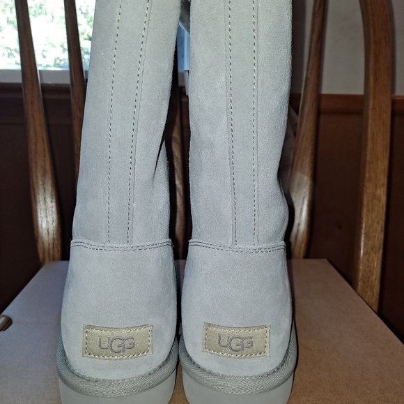 Women's size 6 gray UGG boots - Picture 4 of 6